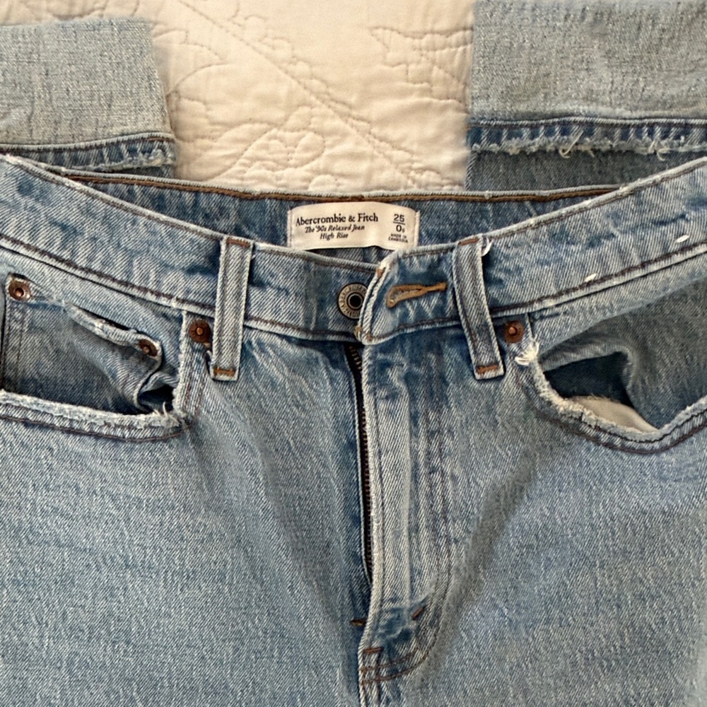 Abercrombie 90s relaxed high rise denim. Size 25 short - Picture 4 of 5